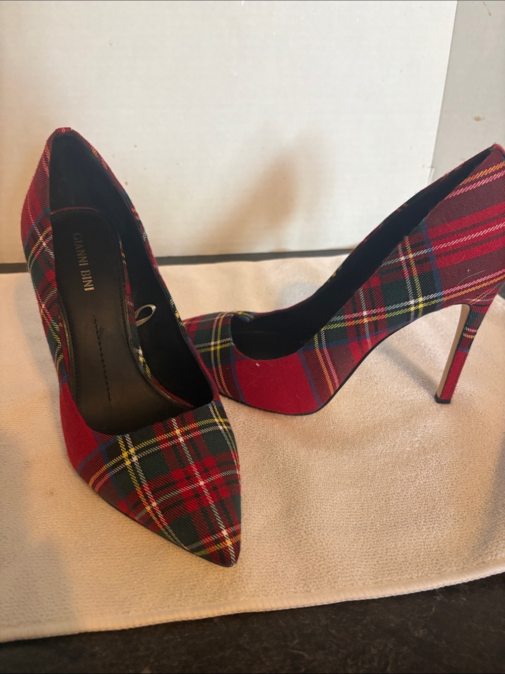 Gianni Bini Red Tartan Pointed Toe Stiletto Pumps plaid 9.5 size